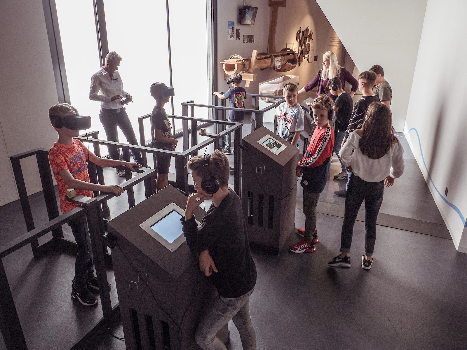 Eine von vielen Schulklassen die im World Nature Forum die Expedition besucht.