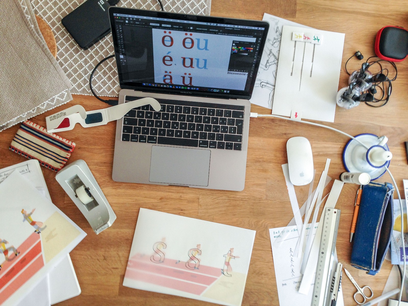 Prototypen und Experimente: Was ist der Kern der Grammatikregel? Wie kann diese am besten transportiert werden? Mit Prototypen und Experimenten lotete ich Möglichkeiten zur Vermittlung aus.