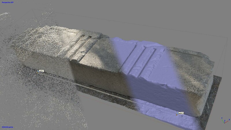 Diese Abbildung zeigt die vier Berechnungsschritte in Agisoft Photoscan: Ausrichtung der Fotos; Dichte Punktwolke; Polygonobjekt ohne und schliesslich mit Textur.