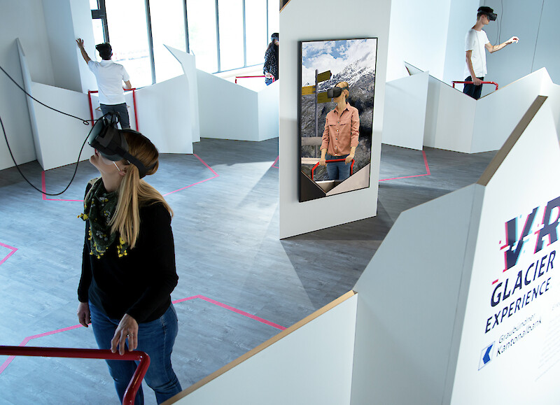 Ausstellung in der Bergstation Diavolezza, wo man in sieben Stationen alles rund um den Morteratschgletscher erfährt.