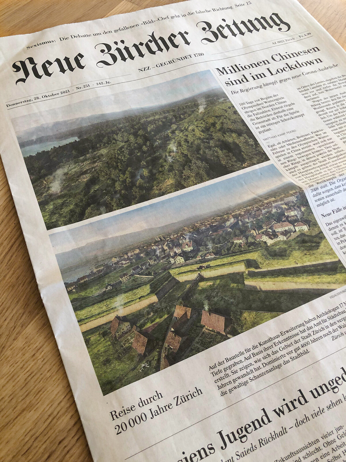 Mediale Beachtung: Zwei der fünf Visualisierungen fanden ihren Weg auf die Titelseite der Neuen Zürcher Zeitung vom 28. Oktober 2021.