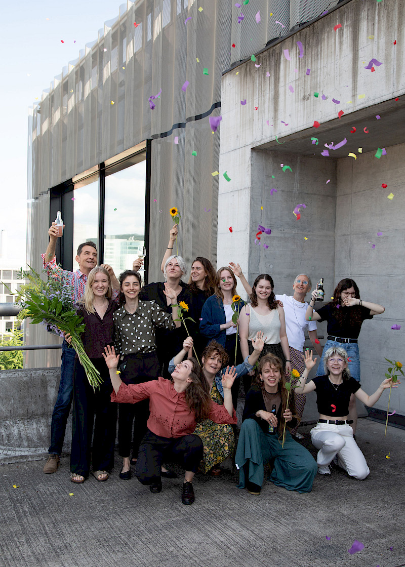 Gratulation an alle Bachelor Diplomierende Knowledge Visualization 2023. Foto: David Jäggi. © ZHdK.