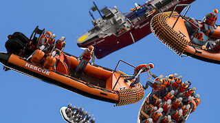 In die Kriminalisierung der Solidarität fallen.