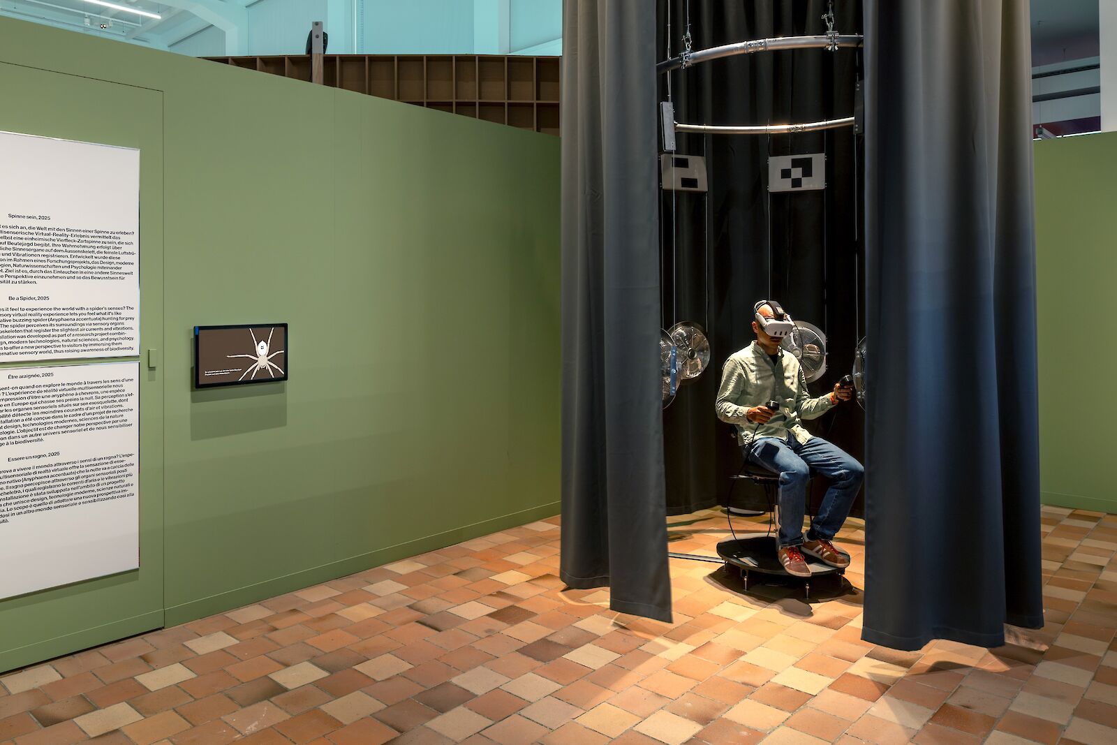 Die Installation Spinne sein im Museum für Gestaltung. Umberto Romito, Ivan Šuta, Museum für Gestaltung Zürich, © ZHdK